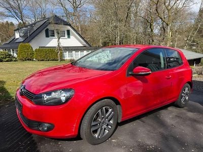 Gebraucht VW Golf VI 105 PS (77 kW) 2010 Rot Kleinwagen