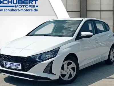 Gebraucht Hyundai i20 Select 100 PS (73 kW) 2025 Weiß Kleinwagen