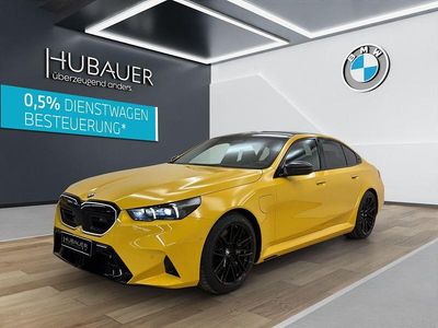 Ny BMW M5 Shadowline 727 HK (534 kW) 2025 Gul Sedan