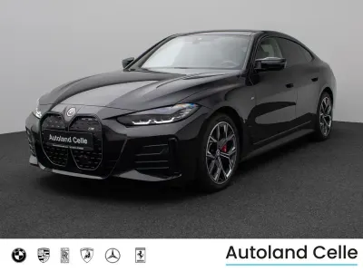 Gebraucht BMW i4 Sport Line 400 kW (544 PS) 2023 Saphirsxhwarz metallic475schwarz Limousine