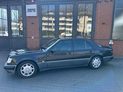 Gebraucht Mercedes E500 326 PS (239 kW) 1994 Schwarz Limousine