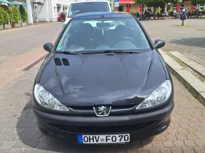 Gebraucht Peugeot 206 Tendance 75 PS (55 kW) 2007 Schwarz Limousine