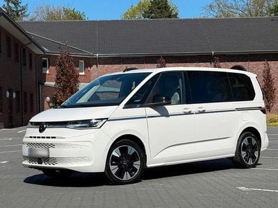 Second-hand VW Multivan Style 150 CP (110 kW) 2023 Alb Monovolum