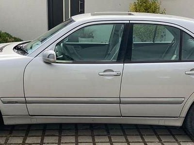 Mercedes E320