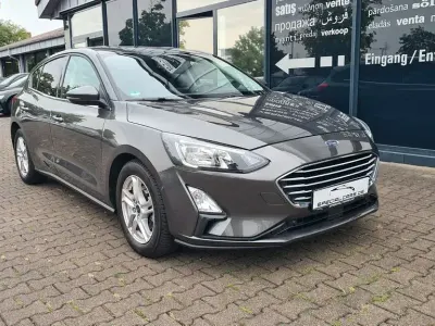Gebraucht Ford Focus Cool & Connect 95 PS (69 kW) 2020 Grau Limousine