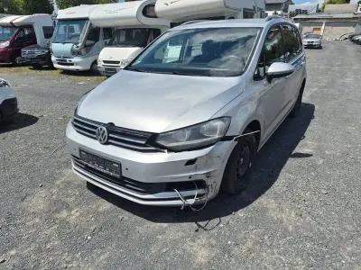 Gebraucht VW Touran Comfortline 150 PS (110 kW) 2016 Silber Van / Kleinbus