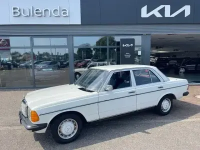 Brugt Mercedes 200 94 HK (69 kW) 1978 Hvid Sedan