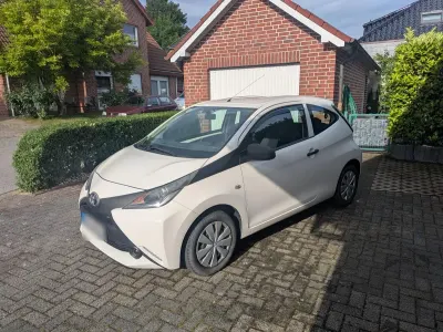 Gebraucht Toyota Aygo 69 PS (50 kW) 2017 Weiß Kleinwagen