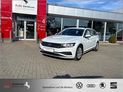 Gebraucht VW Passat Conceptline 150 PS (110 kW) 2022 Glacier white metallic Kombi