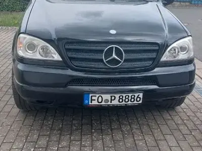 Używany Mercedes ML230 150 KM (110 kW) 1999 Czarny SUV