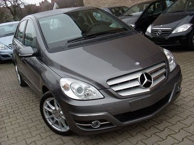 Usata Mercedes B180 116 CV (85 kW) 2010 Grigio Monovolume