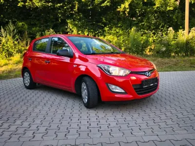 Gebraucht Hyundai i20 86 PS (63 kW) 2013 Rot Kleinwagen