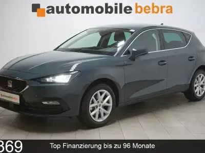 Begagnad Seat Leon Style 116 HK (85 kW) 2025 Blå Sedan