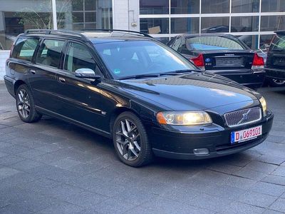 Second-hand Volvo V70 140 CP (102 kW) 2005 Negru Break