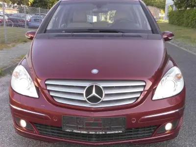 Gebraucht Mercedes B200 136 PS (100 kW) 2006 Rot Van / Kleinbus
