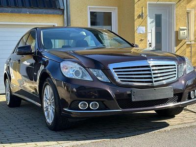 Second-hand Mercedes E200 Elegance 184 CP (135 kW) 2010 Maro Berlinǎ