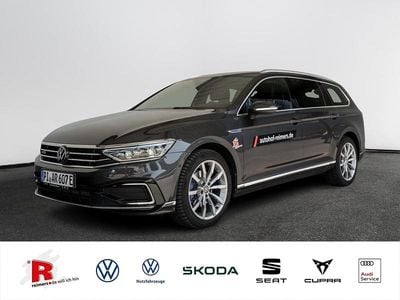 Grau Gebraucht 2023 VW Passat GTE Kombi | 32.990 € (Teuer)