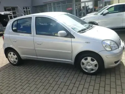 Gebraucht Toyota Yaris Sol 87 PS (63 kW) 2005 Silver mica metallic Limousine