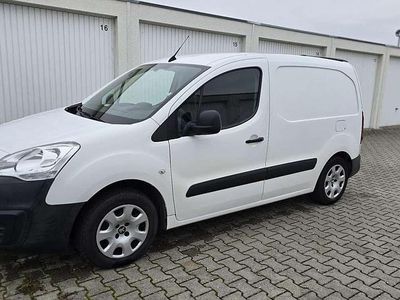 Weiß Gebraucht 2017 Peugeot TePee Active Kombi | 10.500 € (Etwas zu teuer)