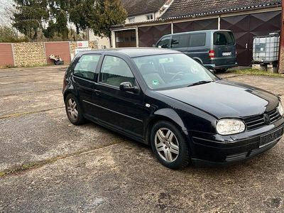 Schwarz Gebraucht 2001 VW Golf IV Kleinwagen | 2.000 € (Etwas zu teuer)
