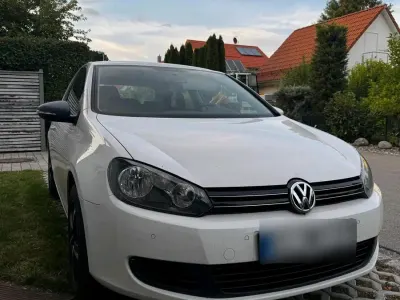 Gebraucht VW Golf VI 105 PS (77 kW) 2009 Weiß Kleinwagen
