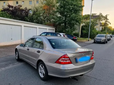 Gebraucht Mercedes C200 122 PS (89 kW) 2006 Gold Limousine