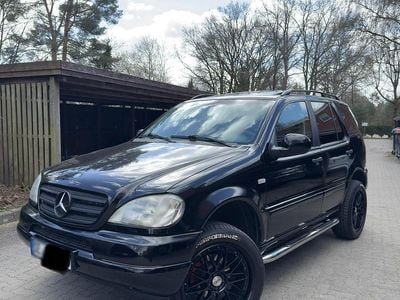 Usata Mercedes ML320 218 CV (160 kW) 2001 Nero SUV