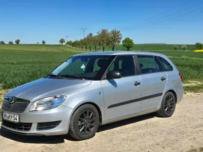 Używany Skoda Fabia Classic 90 KM (66 kW) 2011 Srebrny Kombi