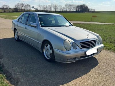 Mercedes E200