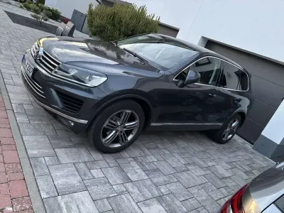 Gebraucht VW Touareg Terrain Tech 262 PS (192 kW) 2016 Grau SUV