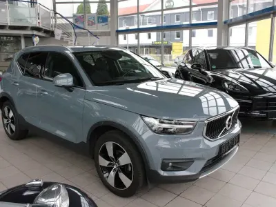 Gebraucht Volvo XC40 Momentum 129 PS (94 kW) 2020 Thunder grey / metallic SUV