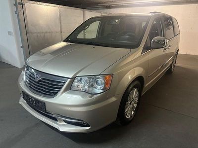 Gebraucht Lancia Voyager Platinum 178 PS (130 kW) 2013 Gold Van / Kleinbus