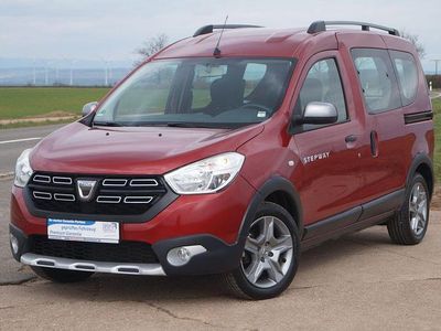 Gebraucht Dacia Dokker Stepway 131 PS (96 kW) 2021 Rot Van / Kleinbus