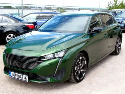 Gebraucht Peugeot 308 Allure 131 PS (96 kW) 2022 Olivinegrün metallic Limousine