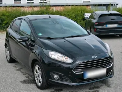 Gebraucht Ford Fiesta 101 PS (74 kW) 2013 Schwarz Limousine