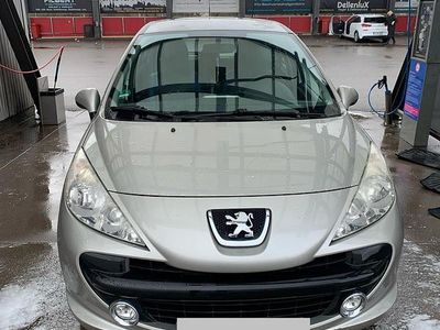 Gebraucht Peugeot 207 90 PS (66 kW) 2008 Silber Kleinwagen