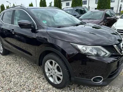 Gebraucht Nissan Qashqai Tekna 116 PS (85 kW) 2016 Schwarz SUV