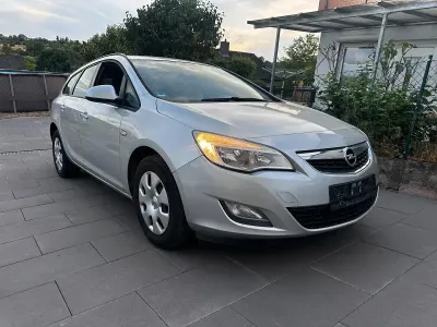 Gebraucht Opel Astra 110 PS (80 kW) 2010 Silber Kombi