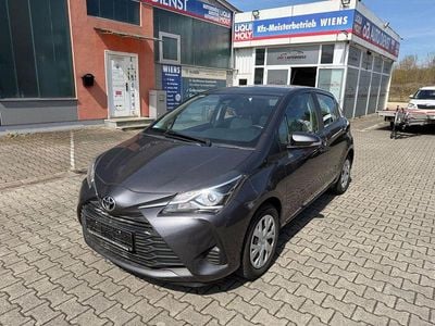 Gebraucht Toyota Yaris Comfort 69 PS (50 kW) 2017 Silber Limousine