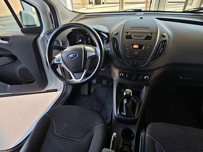 Weiß Gebraucht 2016 Ford Courier Van / Kleinbus | 8.100 €
