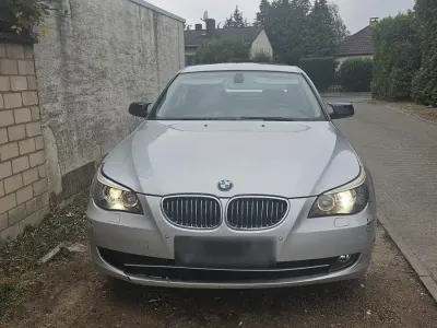 Gebraucht BMW 523 190 PS (139 kW) 2007 Silber Limousine
