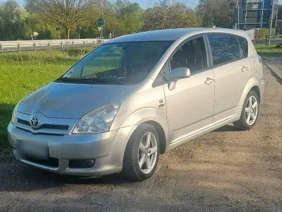 Begagnad Toyota Corolla 177 HK (130 kW) 2007 Silver Minibuss
