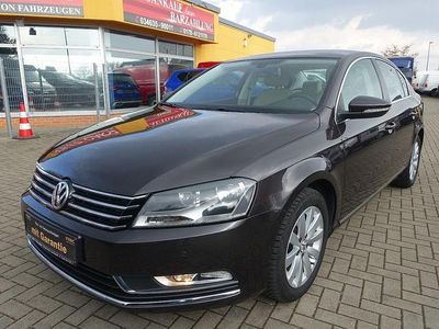 Gebraucht VW Passat 122 PS (89 kW) 2011 Moccaanthrazit perleffekt Limousine