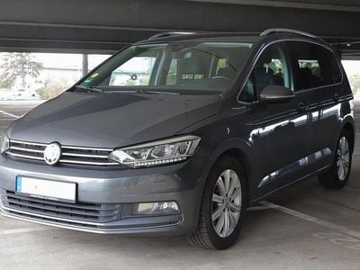 Grau Gebraucht 2017 VW Touran Highline Van / Kleinbus | 15.490 € (Fairer Preis)