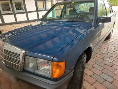 Gebraucht Mercedes 190 122 PS (89 kW) 2026 Blau Limousine