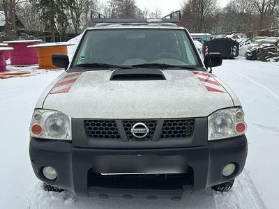 Weiß Gebraucht 2009 Nissan Navara Abholung | 4.900 € (Fairer Preis)