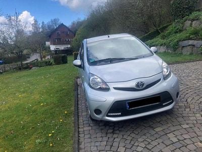 Usata Toyota Aygo 68 CV (50 kW) 2014 Argento Utilitaria