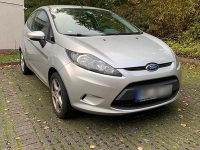 Grau Gebraucht 2009 Ford Fiesta Kleinwagen | 3.299 €