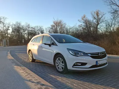 Używany Opel Astra Edition 110 KM (80 kW) 2019 Biały Kombi