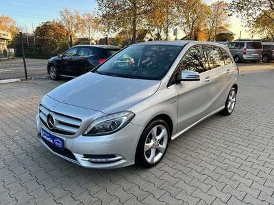 Gebraucht Mercedes B180 Edition 1 122 PS (89 kW) 2012 Silber Van / Kleinbus